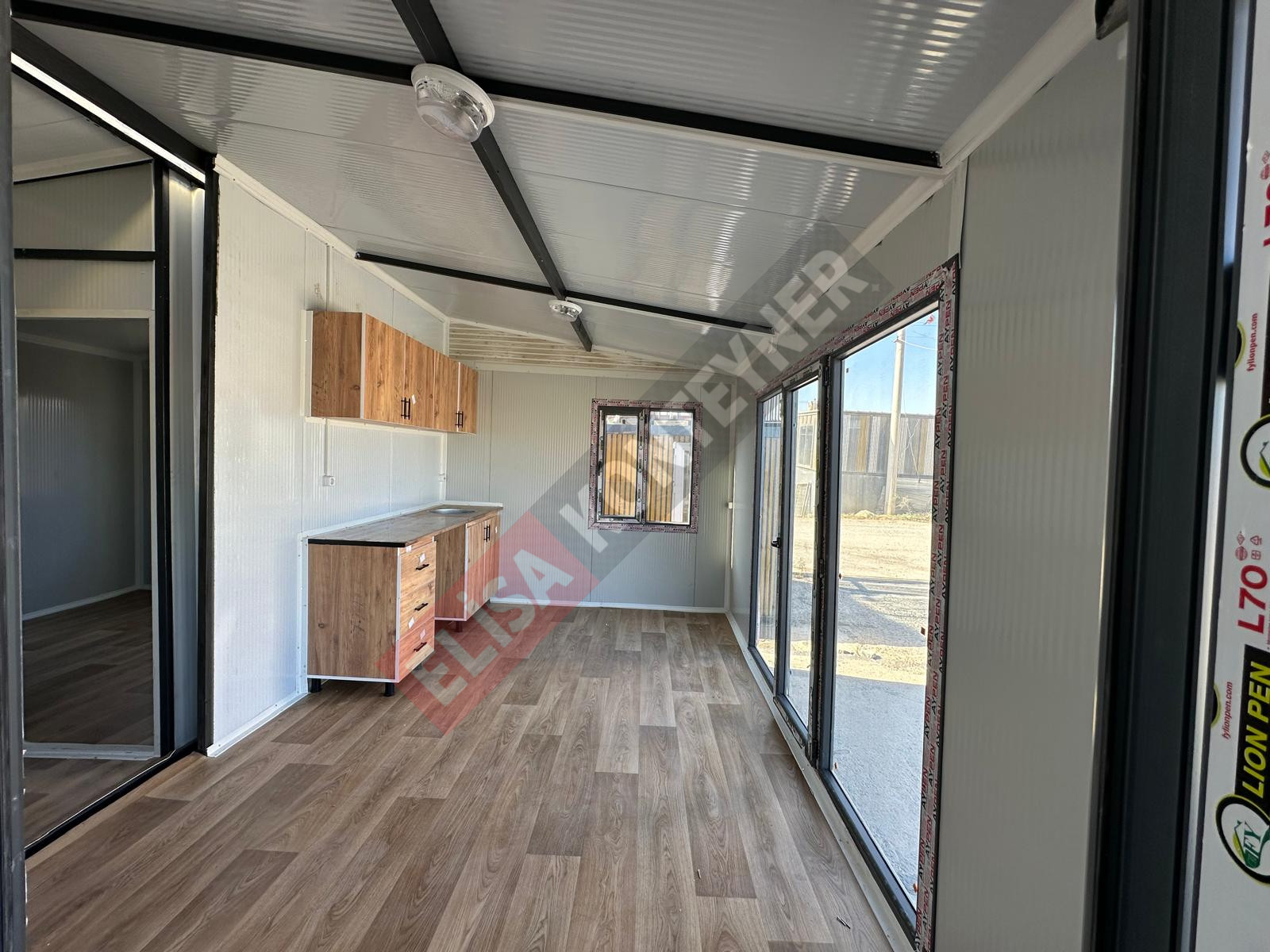 42M2 ÖZEL PLATFORMLU 2+1 WC DUŞ KABİNLİ MUTFAKLI ÖZEL YAPIM KONTEYNER görseli 8
