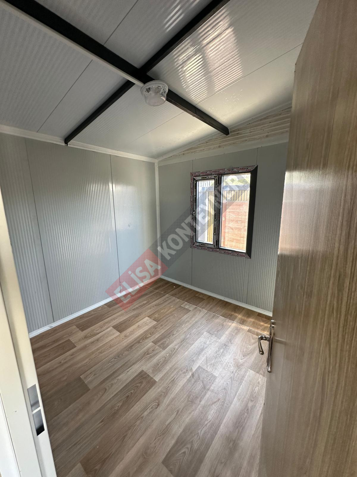 42M2 ÖZEL PLATFORMLU 2+1 WC DUŞ KABİNLİ MUTFAKLI ÖZEL YAPIM KONTEYNER görseli 13
